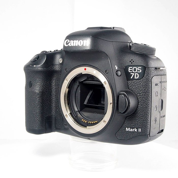 yÁz(Lm) Canon EOS 7D MARK2 {fC