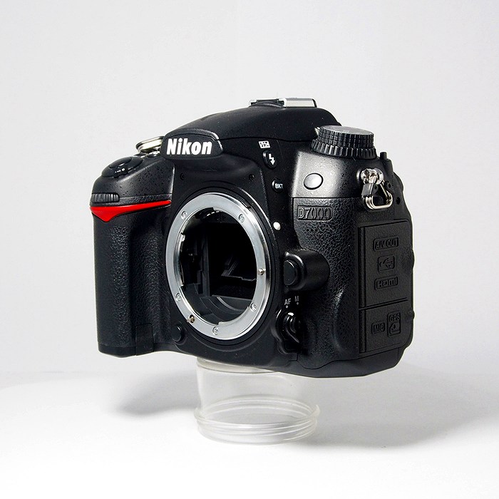yÁz(jR) Nikon D7000 {fC