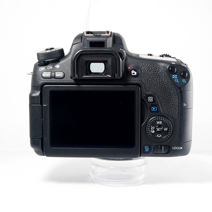 yÁz(Lm) Canon EOS 8000D
