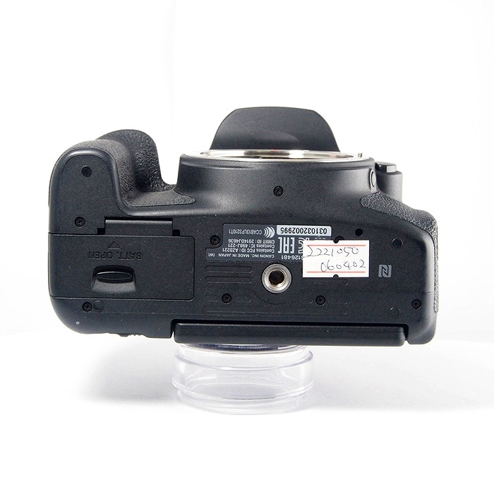 yÁz(Lm) Canon EOS 8000D