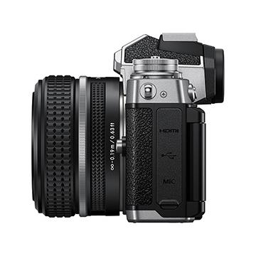 yViz(jR) Nikon Z fc 28mm f/2.8 Special Edition Lbg
