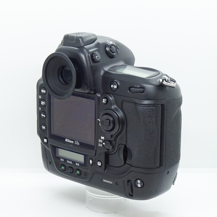 yÁz(jR) Nikon D3S {fC