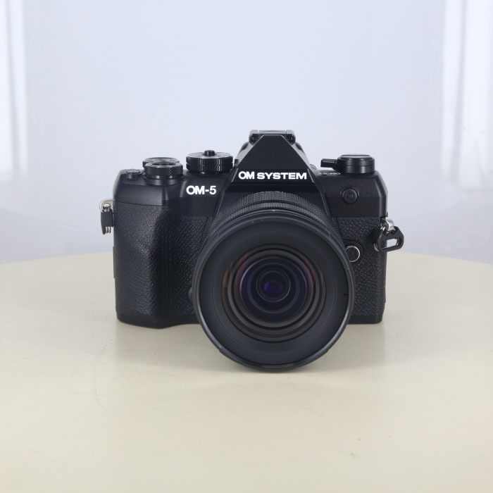 【中古】(オーエムシステム) OM SYSTEM OM-5 MARKII 12-45/4.0 PRO レンズキツト ブラツク