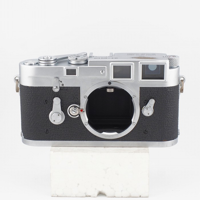 yÁz(CJ) Leica M3 DS