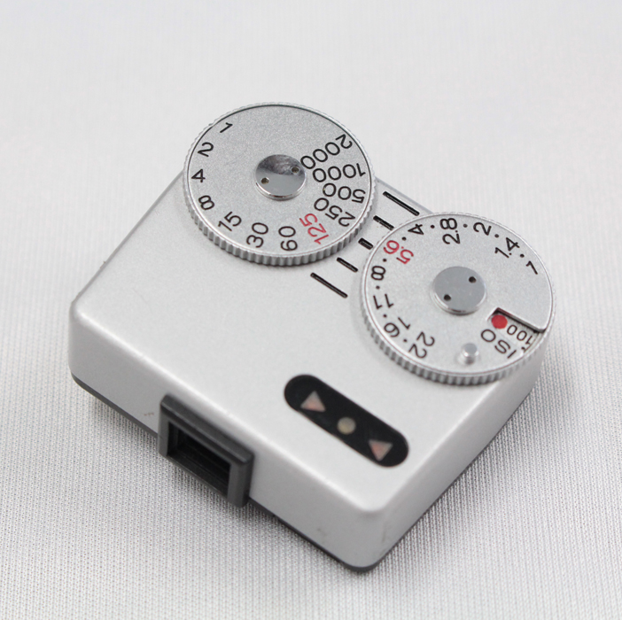 �t�H�N�g�����_�[ VC���[�^�[II �V���o�[