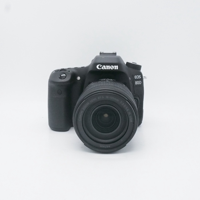 【中古】(キヤノン) Canon EOS 80D/EF-S18-135 IS USM レンズキツト