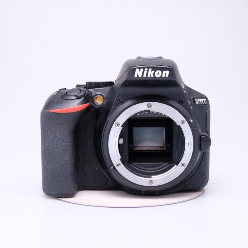 【中古】(ニコン) Nikon D5600 ボディ
