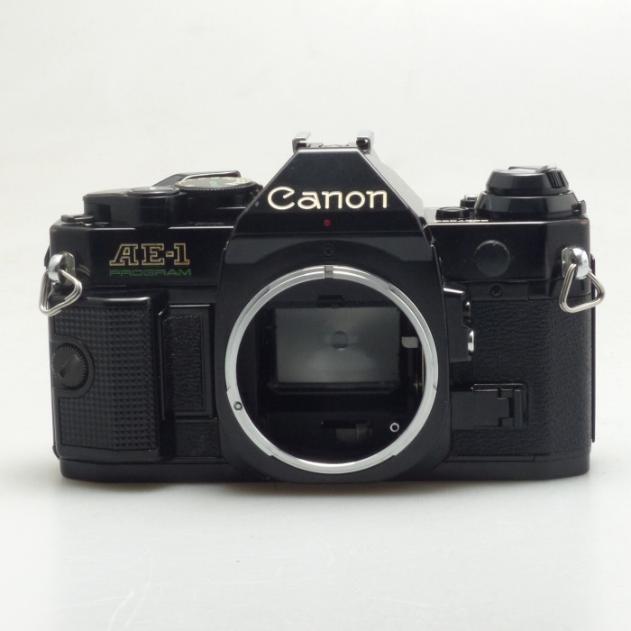 yÁz(Lm) Canon AE-1 vO ubN