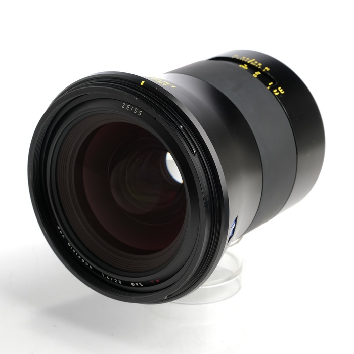 �y���Áz(�R�V�i) Cosina Otus 28/F1.4 ZE(�L���m��EF�}�E���g)