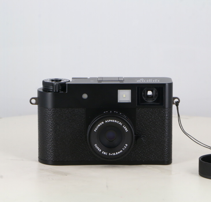 【中古】(フジフイルム) FUJIFILM X Half (X-HF1) ブラック 多言語モデル