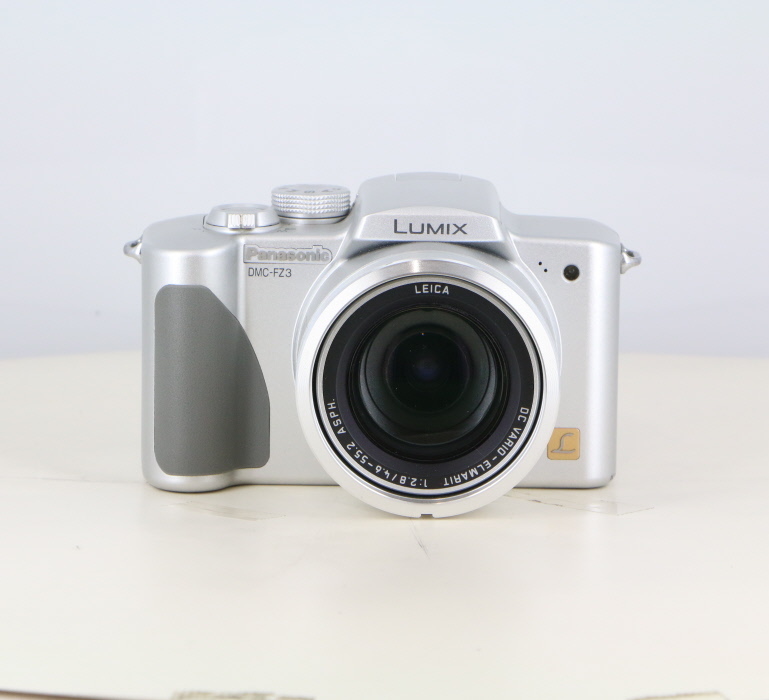 �y���Áz(�p�i�\�j�b�N) Panasonic DMC-FZ3 �V���o�[