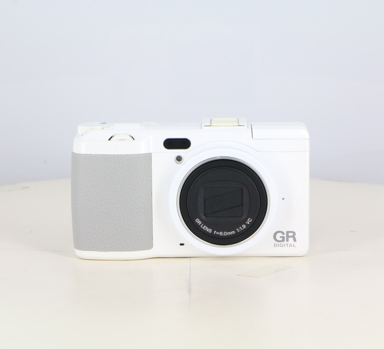 【中古】(リコー) RICOH GR DIGITAL IV ホワイトエディション