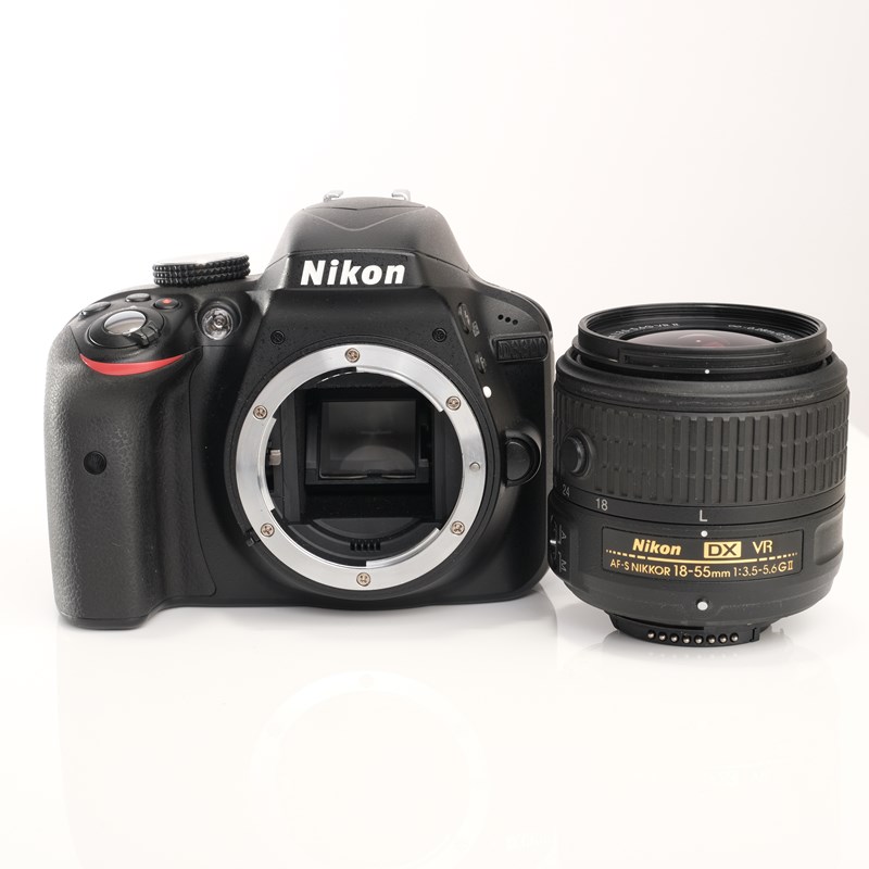 【中古】(ニコン) Nikon D3300 18-55VR2 レンズキツト ブラツク
